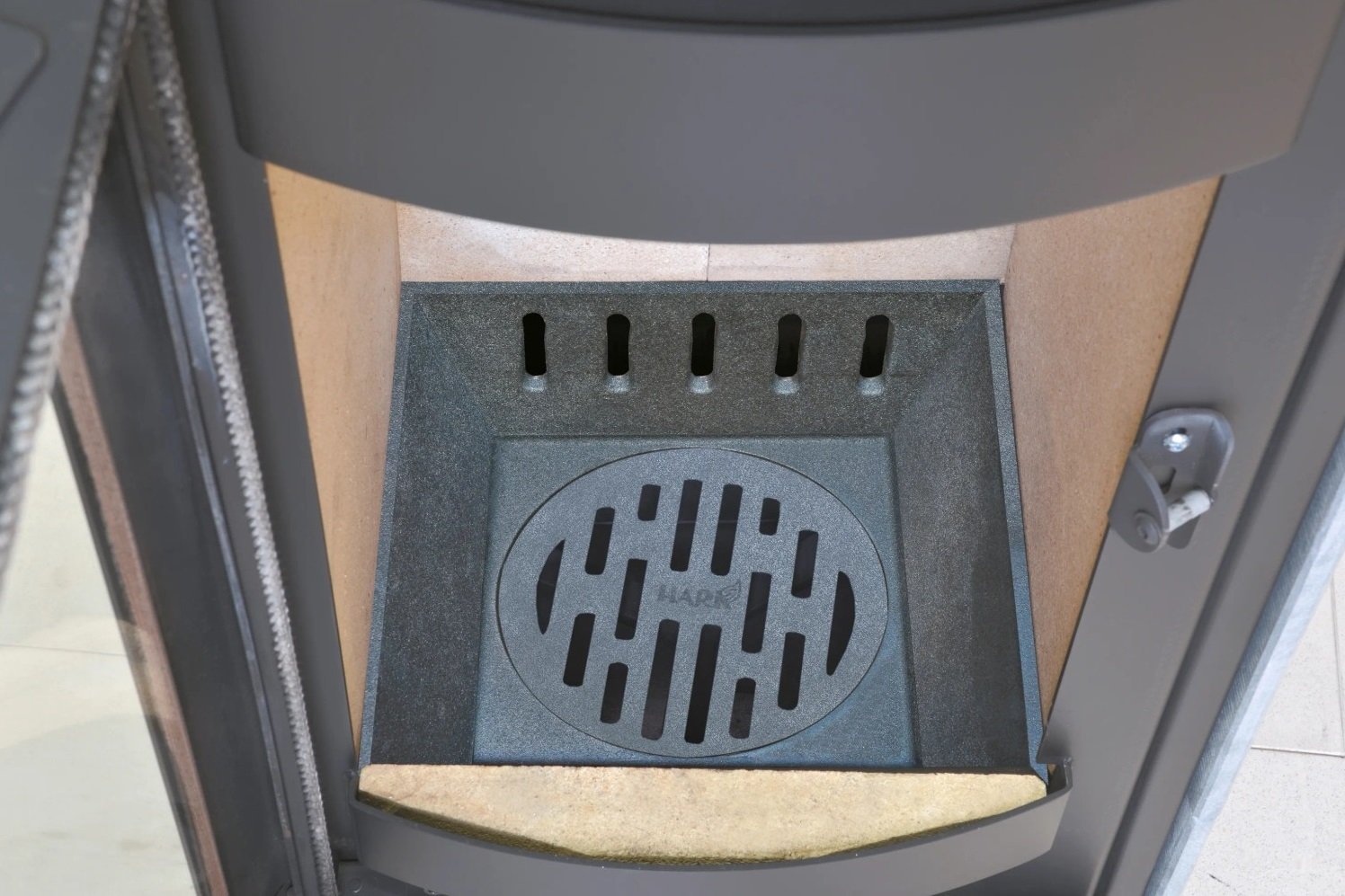Hark Dauerbrand-Kaminofen Tiamo EX Schwarz Naturstein Grau 6 kW – Image 3